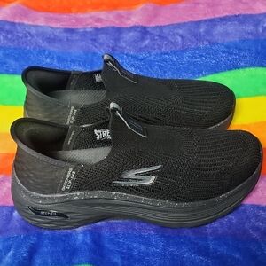 Skechers Slip-Ins Black Max Cushioning Arch Fit women's size 9